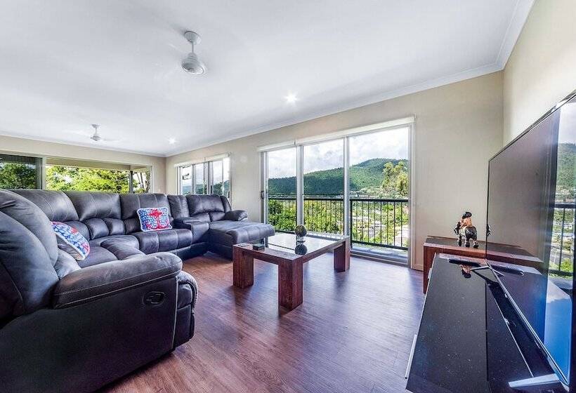 Great Escape Cannonvale