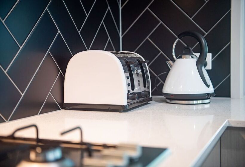 Great Escape   Cannonvale