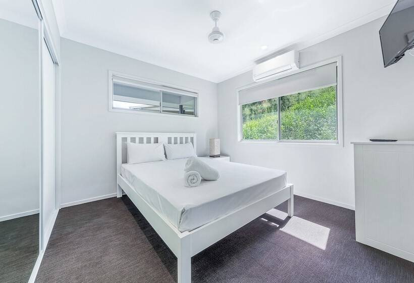 Great Escape   Cannonvale