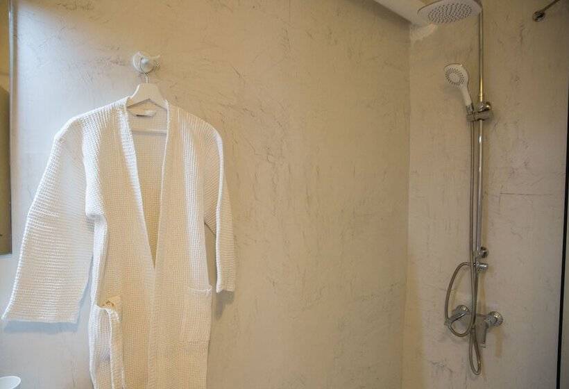 L  Apartment Blanc Dans Le Centre De Glyfada