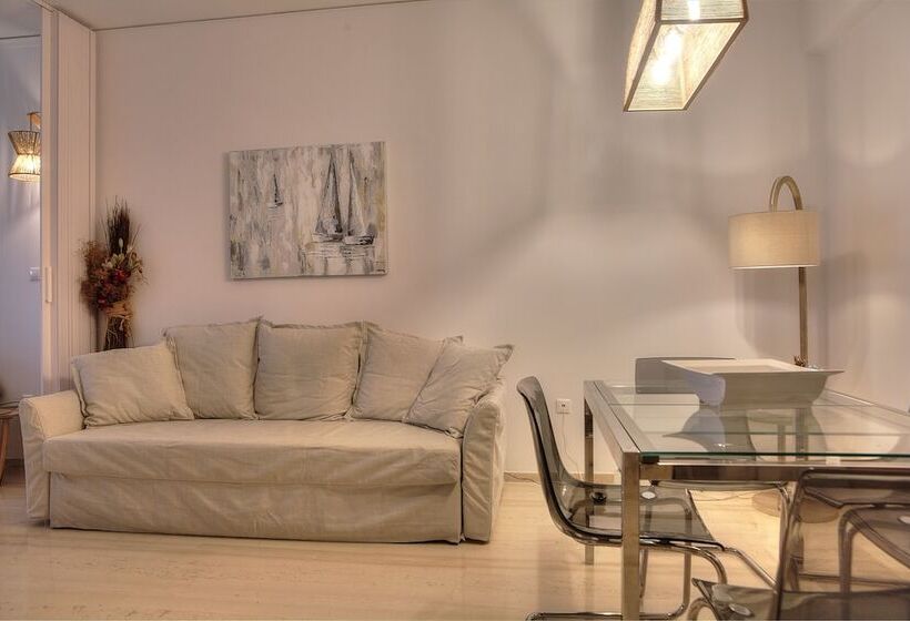 L  Apartment Blanc Dans Le Centre De Glyfada