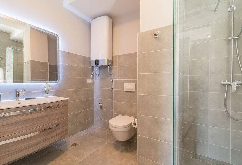 Luxurious Suites Elegance