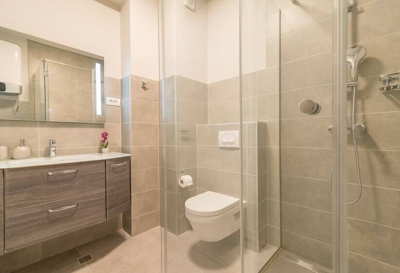 Luxurious Suites Elegance