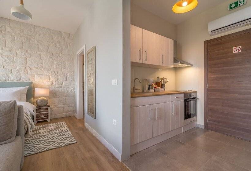 Luxurious Suites Elegance