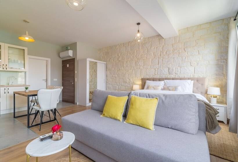 Luxurious Suites Elegance