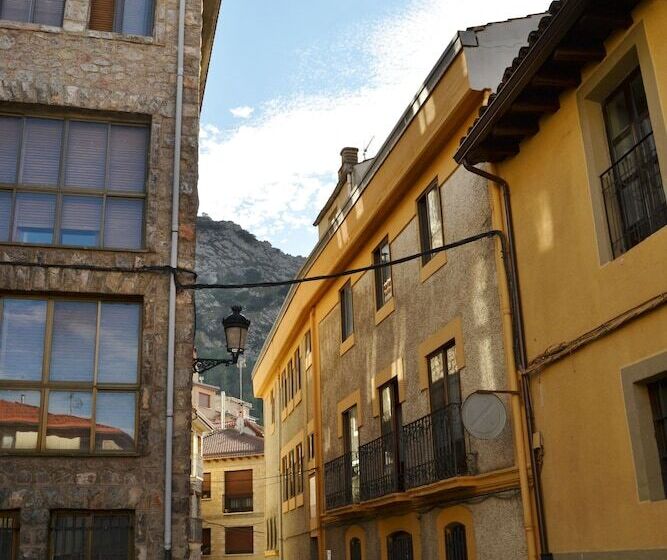 پانسیون Tres Puentes Anguiano