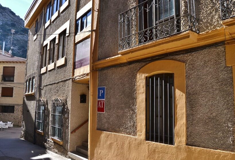 پانسیون Tres Puentes Anguiano