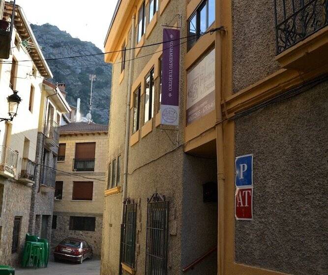 پانسیون Tres Puentes Anguiano