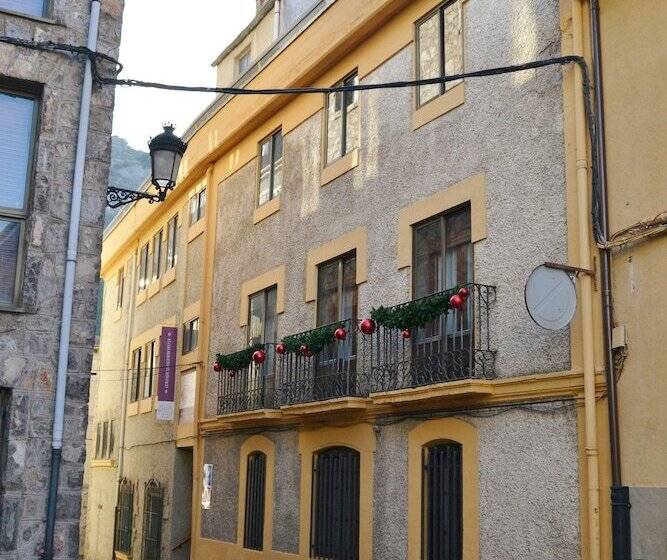 پانسیون Tres Puentes Anguiano