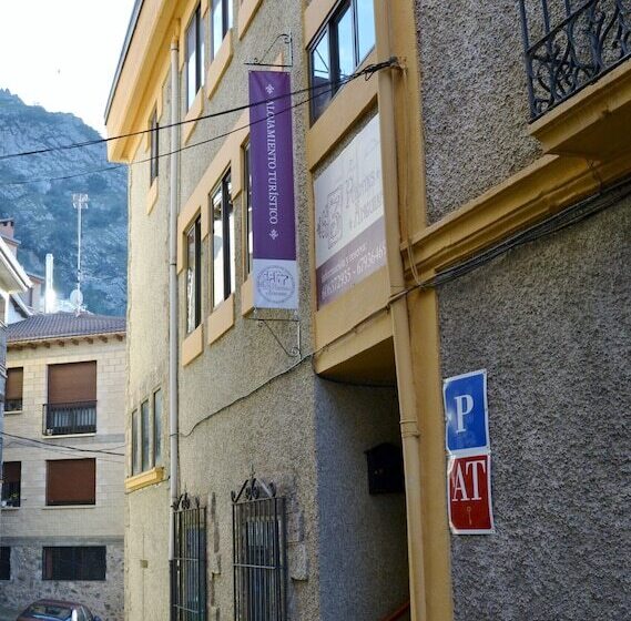 پانسیون Tres Puentes Anguiano