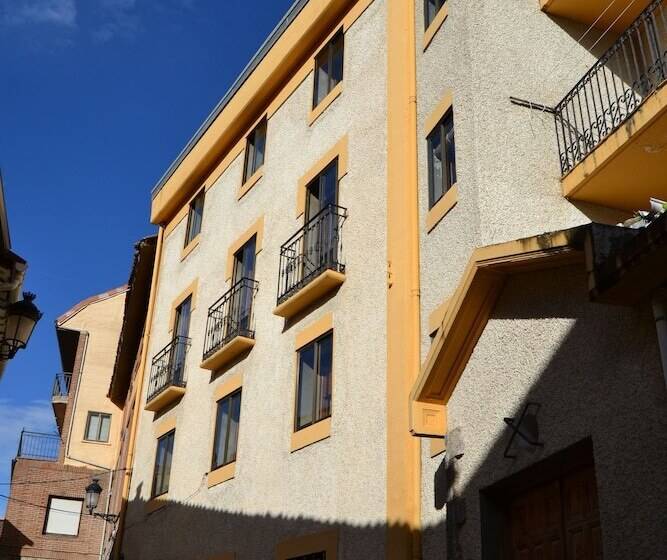 پانسیون Tres Puentes Anguiano