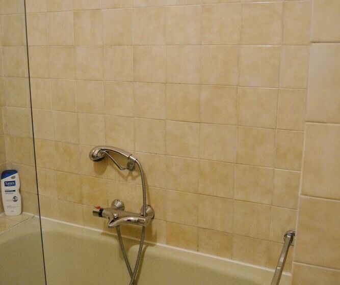 پانسیون Tres Puentes Anguiano