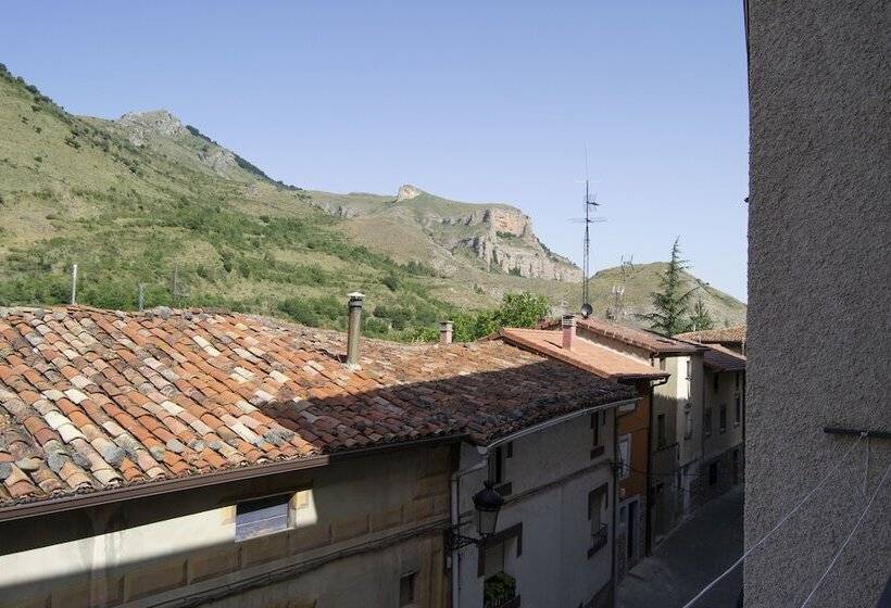 پانسیون Tres Puentes Anguiano