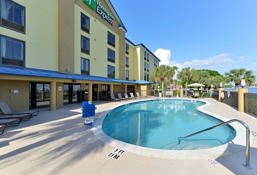 Holiday Inn Express Hotel & Suites Tampa Rocky Point Island, An Ihg