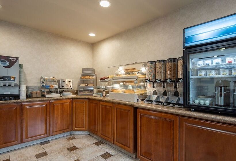 Отель Atherton Park Inn And Suites