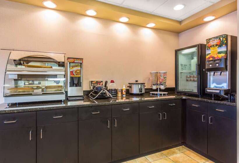 فندق Baymont By Wyndham Cornelia