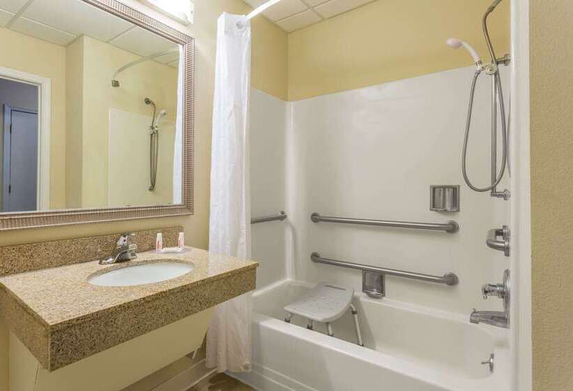 فندق Baymont By Wyndham Cornelia