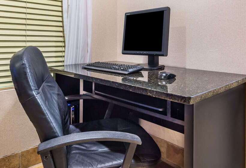 فندق Baymont By Wyndham Cornelia