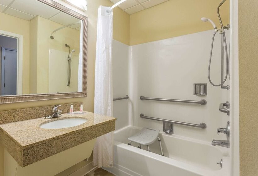 فندق Baymont By Wyndham Cornelia