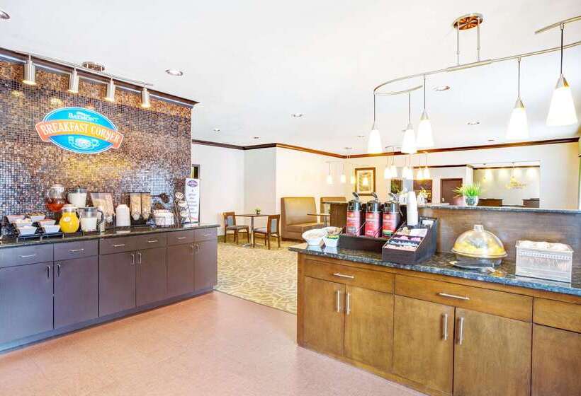 هتل Baymont By Wyndham Dallas/ Love Field