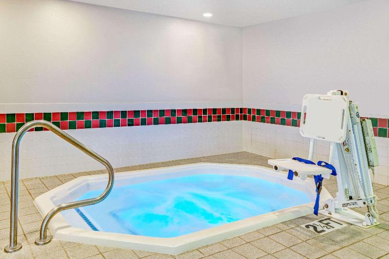 هتل Baymont By Wyndham Dallas/ Love Field