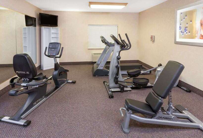 فندق Baymont By Wyndham Galesburg