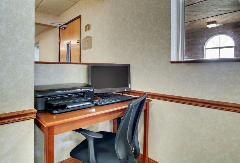 فندق Baymont By Wyndham Galesburg