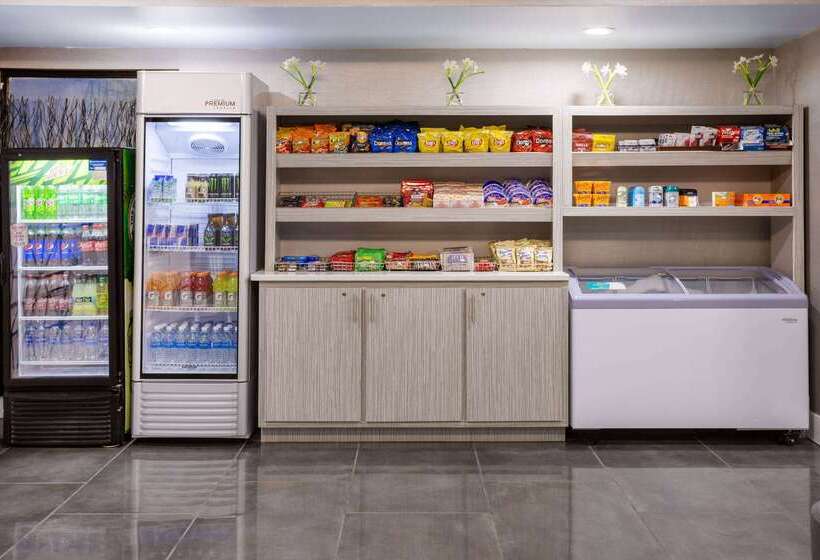 فندق Baymont By Wyndham Lavergne