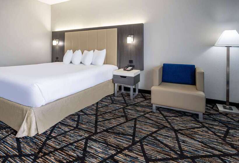 فندق Baymont By Wyndham Lavergne