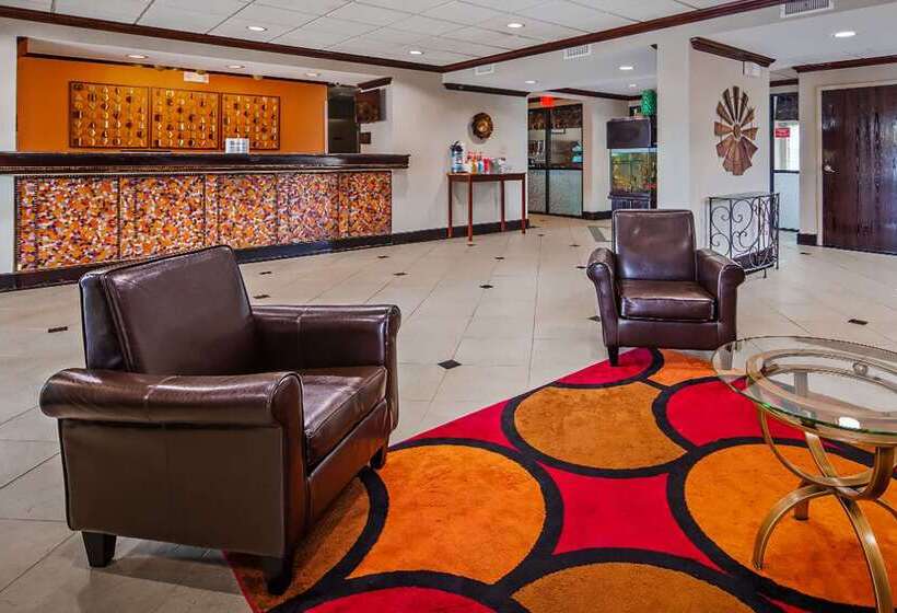 فندق Baymont By Wyndham Lavergne