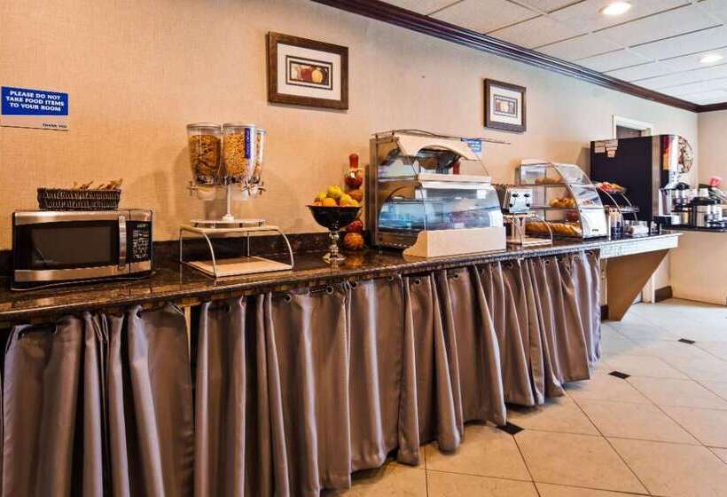 فندق Baymont By Wyndham Lavergne