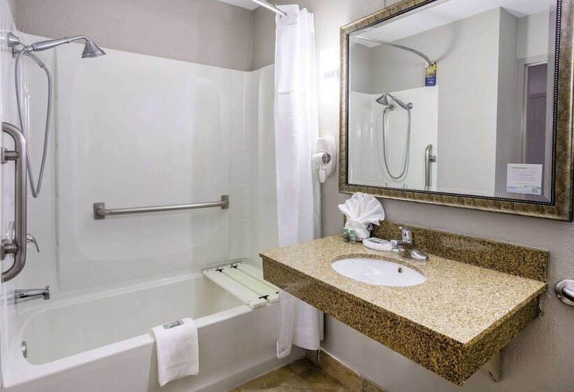 فندق Baymont By Wyndham Lavergne