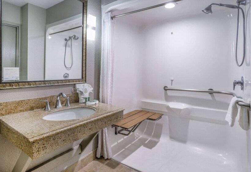 فندق Baymont By Wyndham Lavergne