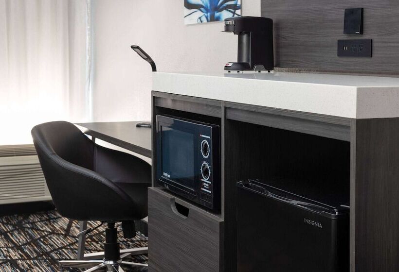 فندق Baymont By Wyndham Lavergne