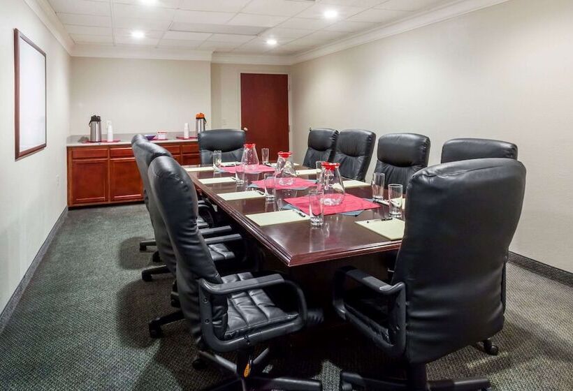 فندق Baymont By Wyndham Madisonville