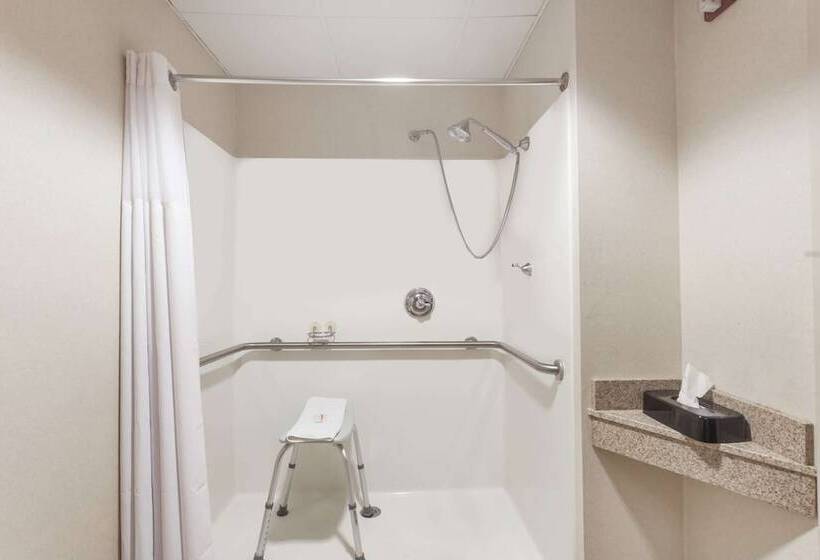 فندق Baymont By Wyndham Madisonville