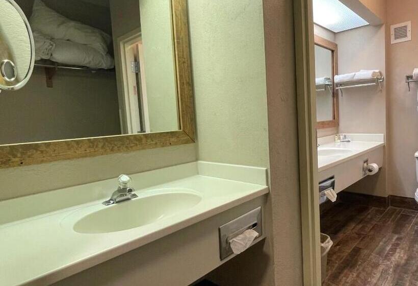 فندق Baymont By Wyndham West Plains