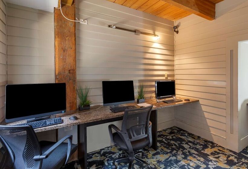 Отель Best Western Plus Como Park