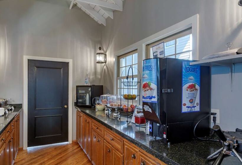 Отель Best Western Plus Como Park