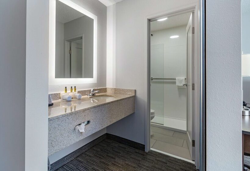 Отель Best Western Plus Como Park