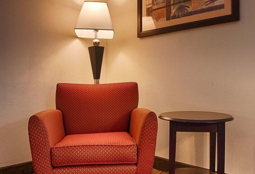 فندق Best Western Plus Edison Inn