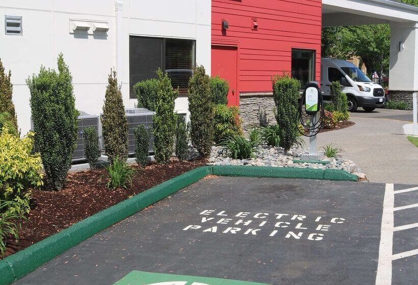 Best Western Plus Portland Airport Hotel & Suites