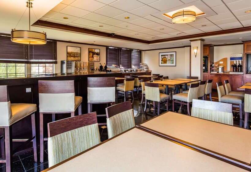 فندق Best Western Plus South Hill Inn