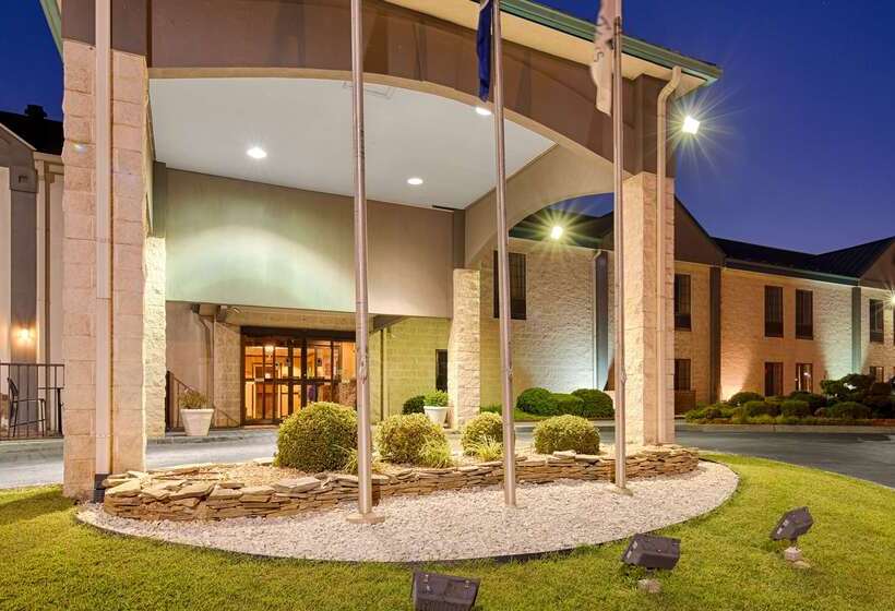 فندق Best Western Plus South Hill Inn