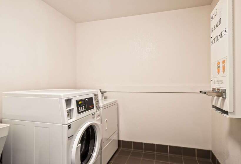 فندق Best Western Plus Twin View Inn & Suites