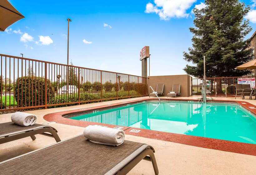 فندق Best Western Plus Twin View Inn & Suites