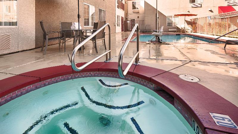 فندق Best Western Plus Twin View Inn & Suites