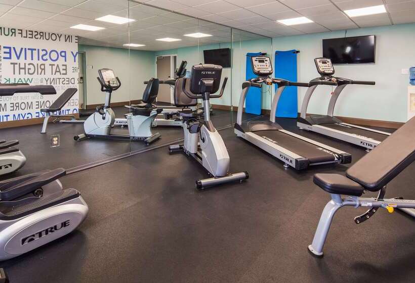 هتل Best Western Plus Wilkes Barrescranton Airport