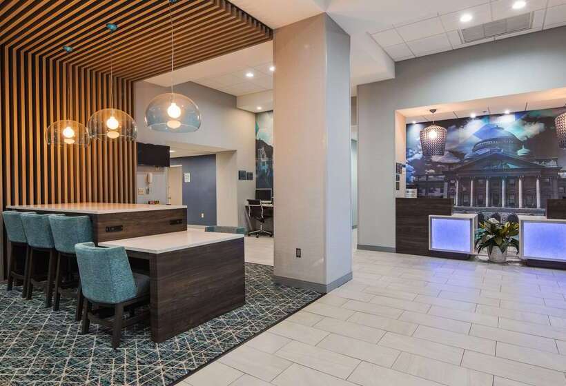 هتل Best Western Plus Wilkes Barrescranton Airport