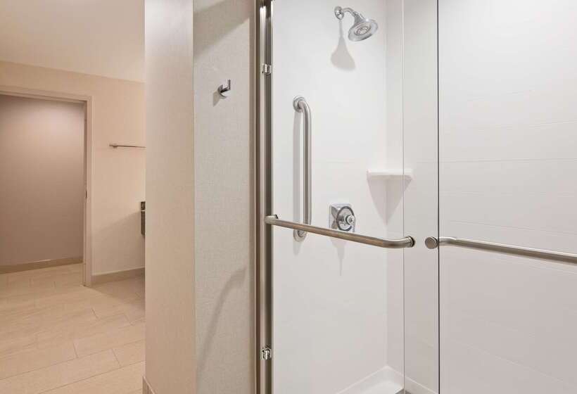 هتل Best Western Plus Wilkes Barrescranton Airport